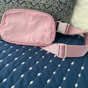 Lululemon Everywhere Belt Bag